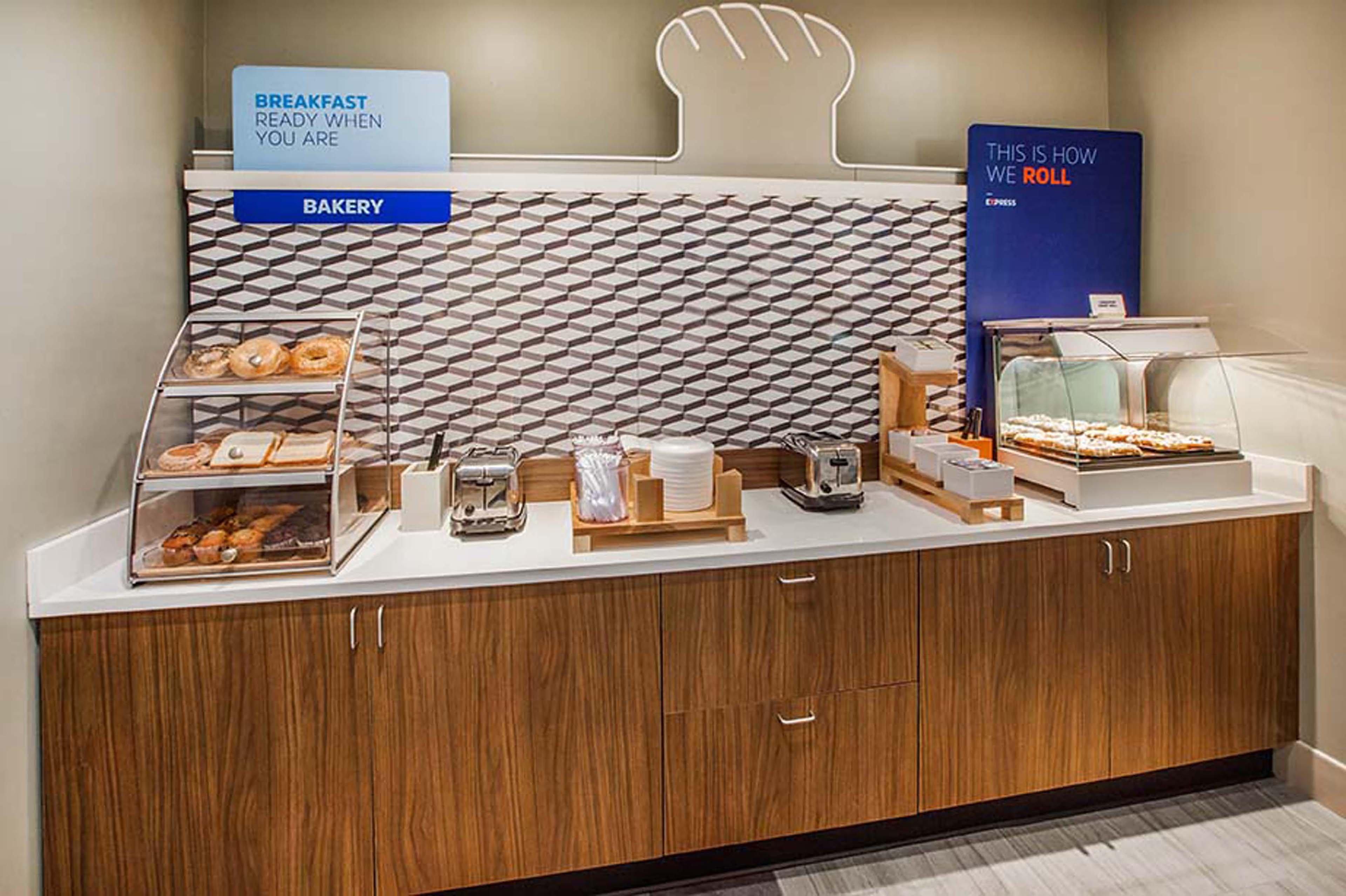 Holiday Inn Express Lawrence By Ihg Εξωτερικό φωτογραφία