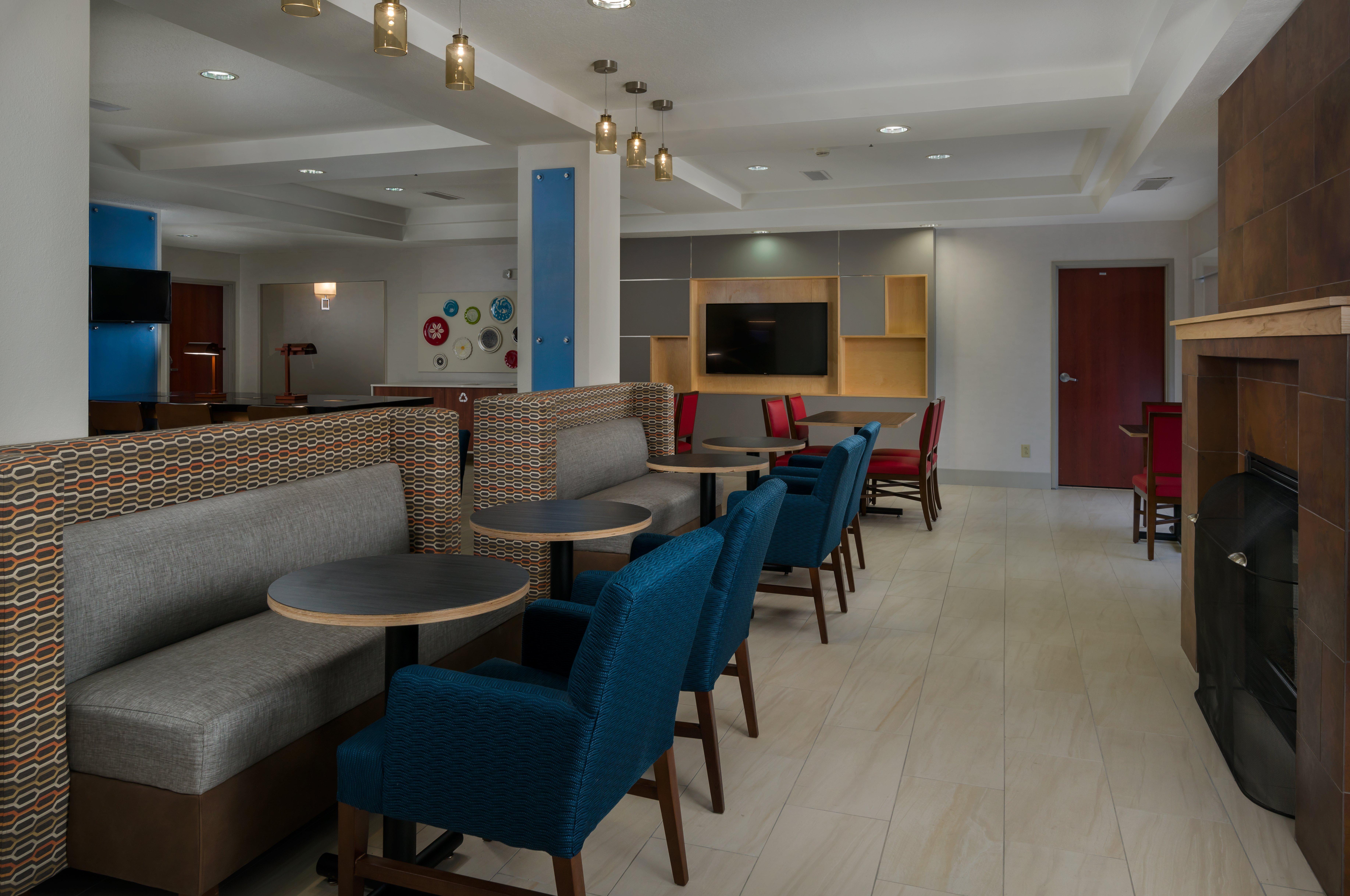 Holiday Inn Express Lawrence By Ihg Εξωτερικό φωτογραφία