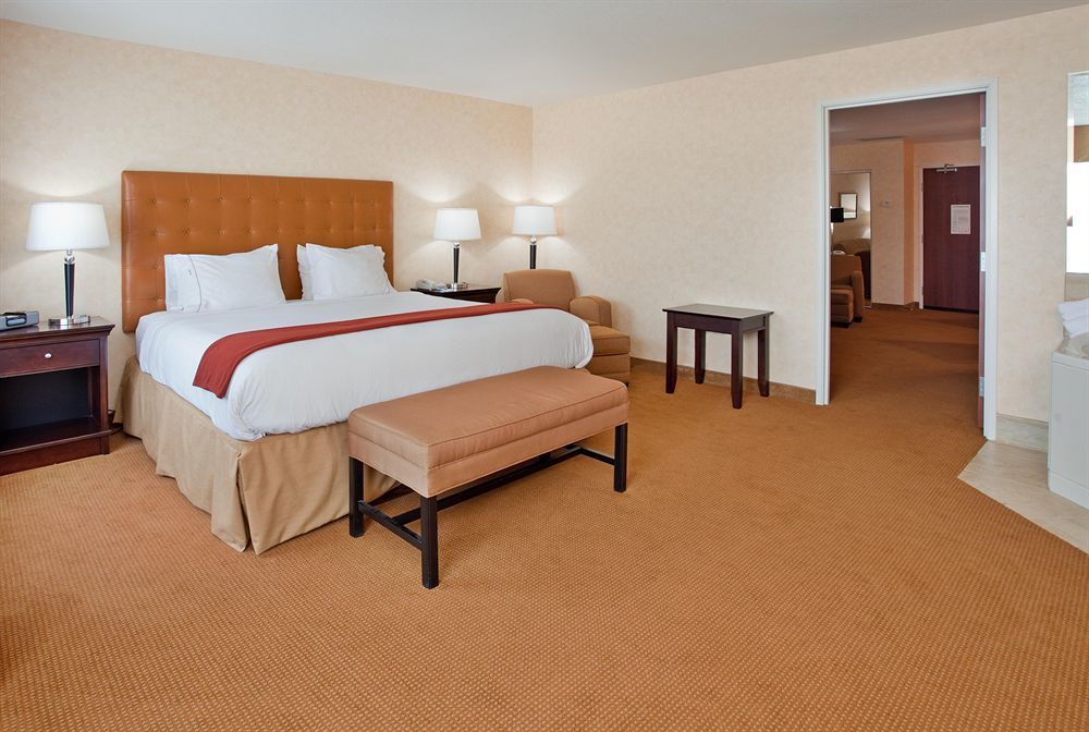 Holiday Inn Express Lawrence By Ihg Εξωτερικό φωτογραφία