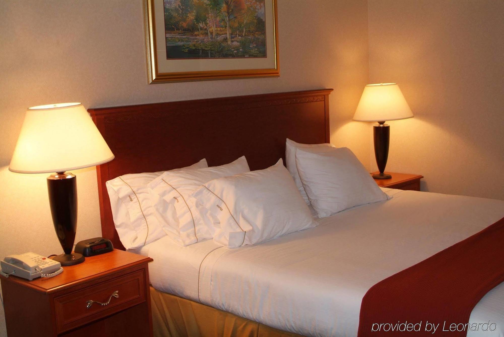 Holiday Inn Express Lawrence By Ihg Εξωτερικό φωτογραφία