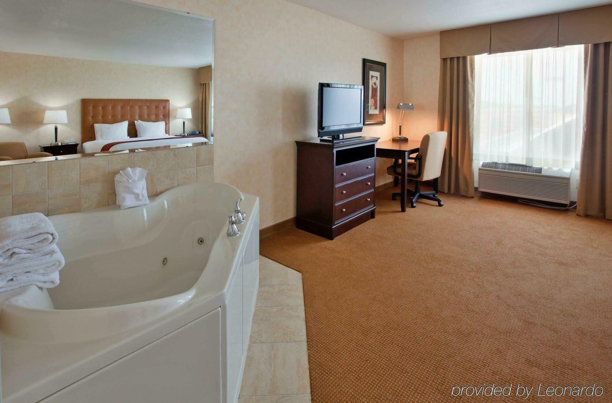 Holiday Inn Express Lawrence By Ihg Εξωτερικό φωτογραφία
